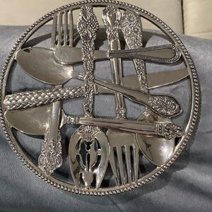 NWOT Godinger  hot plate/trivet & hanging plate